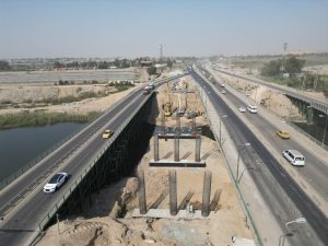 Read more about the article التخطيط تتابع ميدانيا مراحل تأهيل وصيانة الطريق المؤدي الى مدينة بسماية الذي سيُنجز نهاية العام الحالي