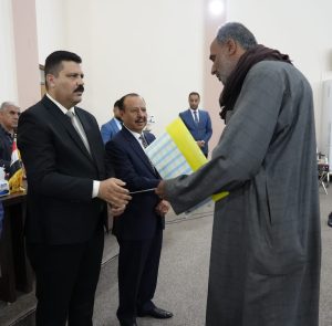 Read more about the article وزارة التخطيط توزع سندات دور سكنية واطئة الكلفة للأسر الفقيرة في قضاء (القائم ) بمحافظة الأنبار