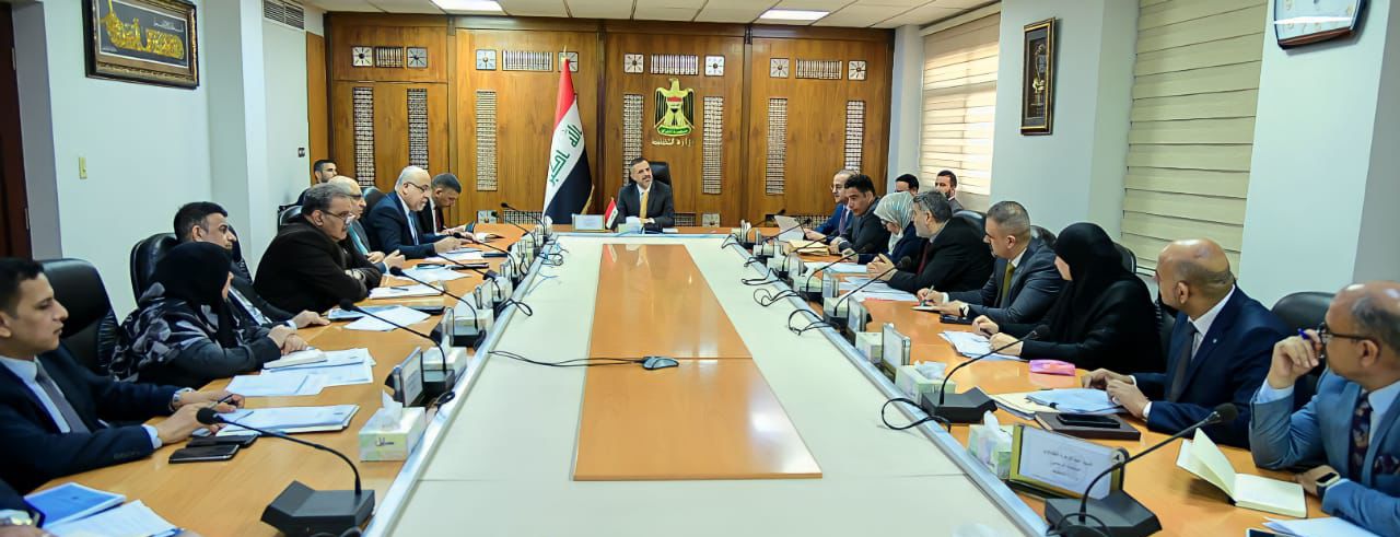 You are currently viewing نائب رئيس مجلس الوزراء- وزير التخطيط، يرأس اجتماعا للجنة الخاصة بدراسة مشكلات مشروع مجاري الحلة بمحافظة بابل