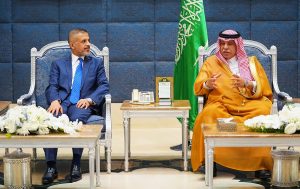 Read more about the article نائب رئيس مجلس الوزراء- وزير التخطيط، يصل الى جدّة على رأس وفد وزاري كبير