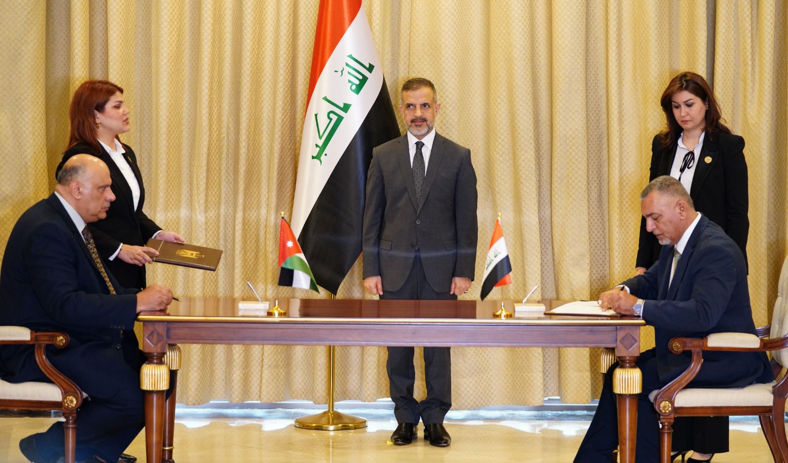 You are currently viewing نائب رئيس مجلس الوزراء وزير التخطيط يرعى توقيع مذكرة تفاهم بين مجلس الخدمة الاتحادي العراقي وديوان الخدمة المدنية الاردني