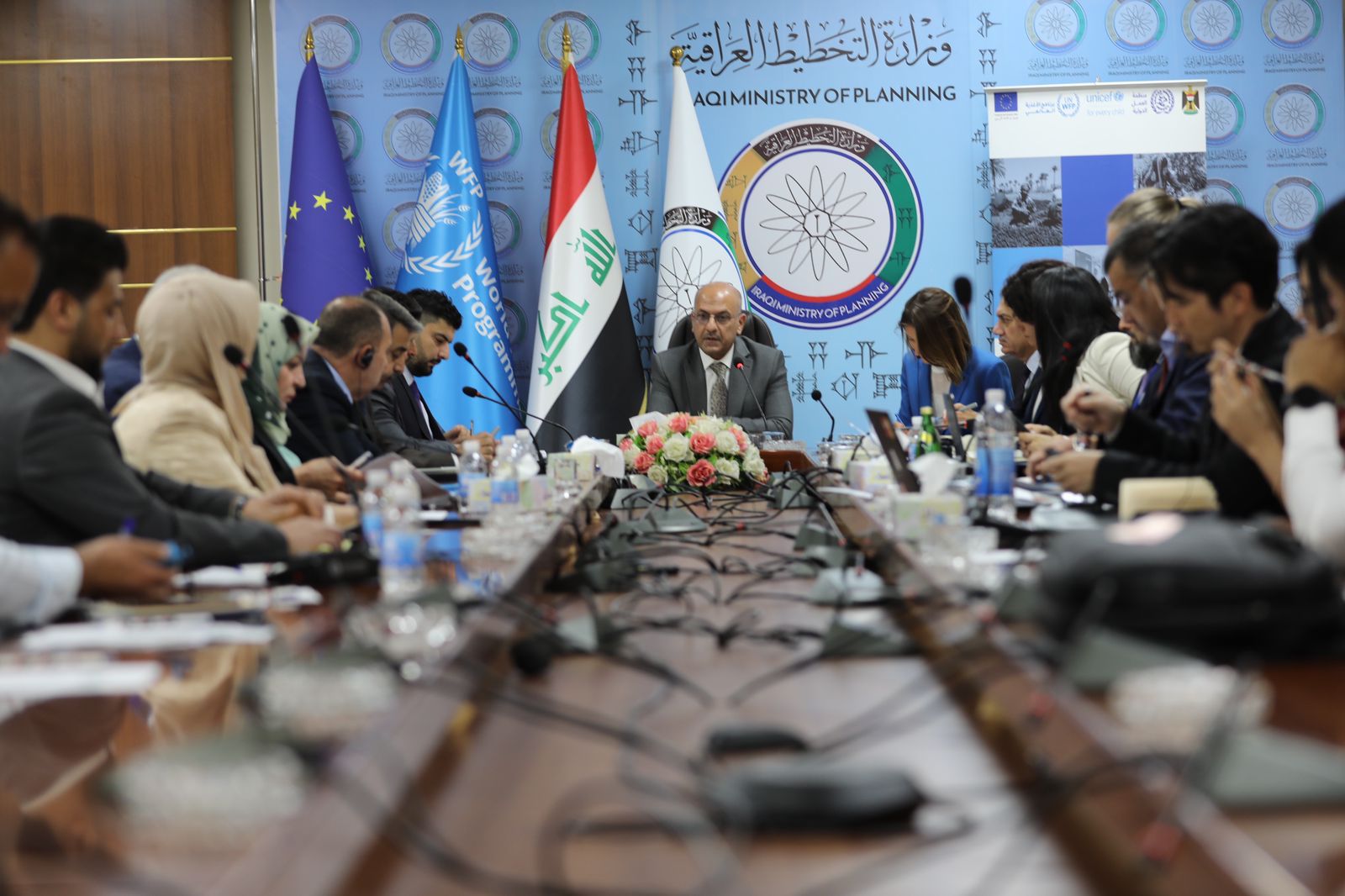 You are currently viewing وزارة التخطيط تبحث مع وزارة العمل ومنظمات دولية، تحسين نظام الحماية الاجتماعية في العراق