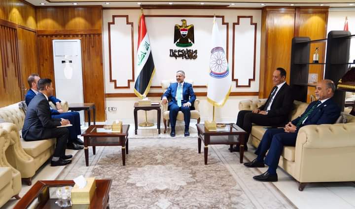 You are currently viewing نائب رئيس مجلس الوزراء، وزير التخطيط، يستقبل سفير الاتحاد الاوربي ويبحثان امكانية دعم جهود الوزارة في اجراء التعداد العام للسكان