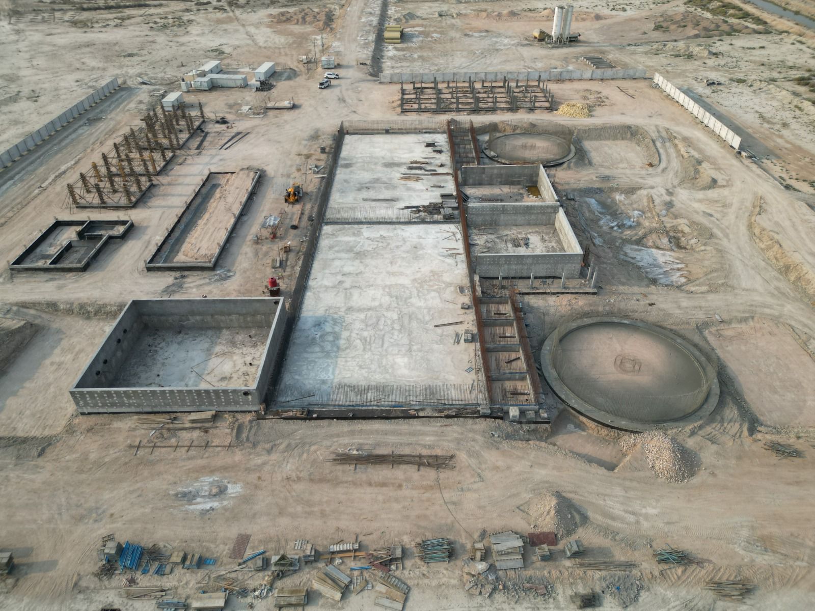 You are currently viewing Specialized teams from the Ministry of Planning continue to follow up on the projects of Basra Governorate, and visit the infrastructure project for the district of the monastery, which serves about (5) thousand people