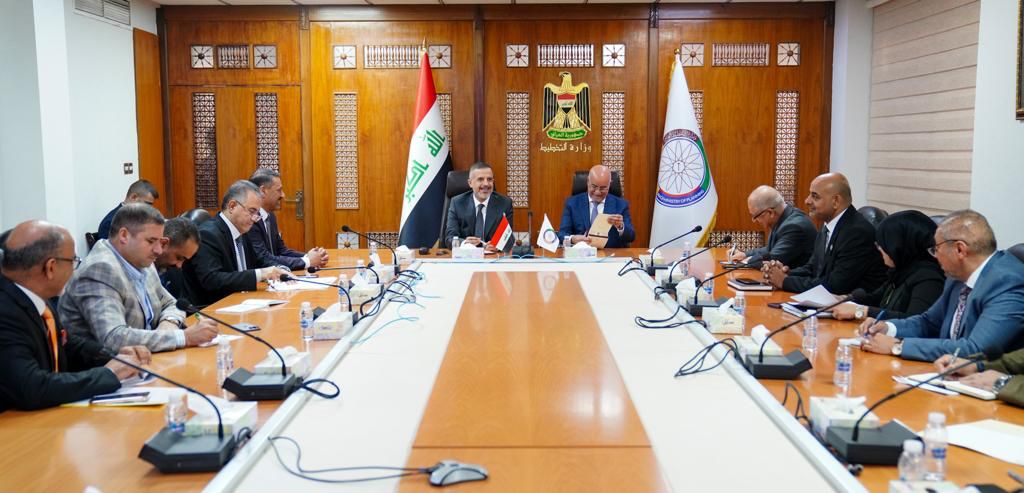 You are currently viewing نائب رئيس مجلس الوزراء، وزير التخطيط الدكتور محمد علي تميم، يبحث مع وزير الصحة الدكتور صالح الحسناوي، آليات العمل لتسريع وتيرة انجاز مشاريع المستشفيات في عموم العراق