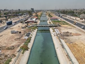 Read more about the article وزارة التخطيط تتابع ميدانيا انشاء مشروع على قناة الجيش لربط مدينة الصدر باتجاه شارع فلسطين