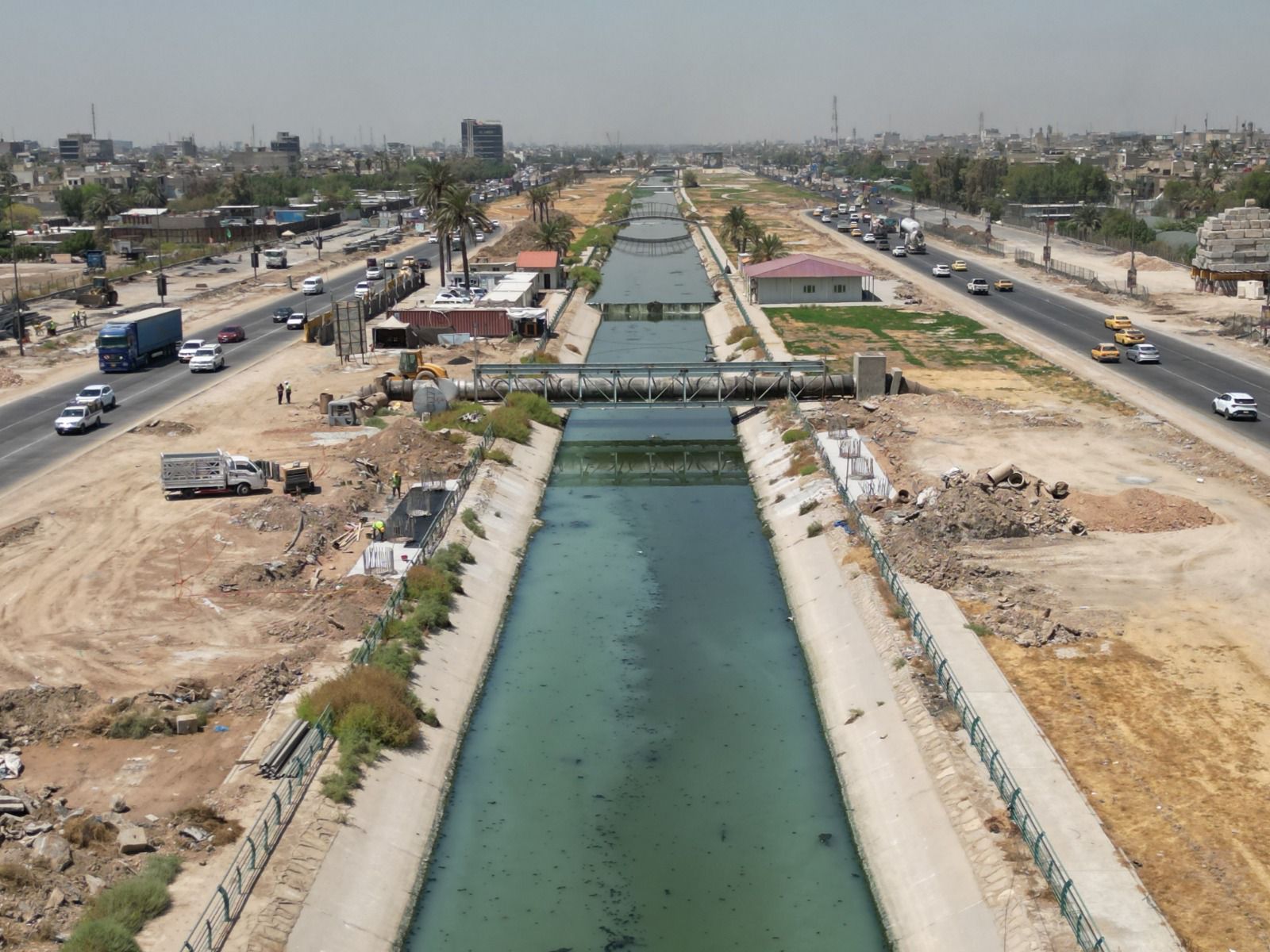 You are currently viewing وزارة التخطيط تتابع ميدانيا انشاء مشروع على قناة الجيش لربط مدينة الصدر باتجاه شارع فلسطين