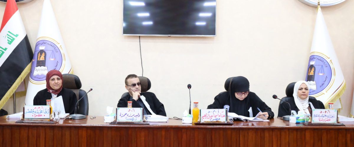 You are currently viewing المدير العام للدائرة القانونية في وزارة التخطيط تشاركُ في مُناقشة رسالة ماجستير عن معايير اختيار الإدارة للمتعاقد معها في التشريع العراقي