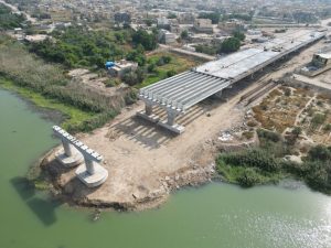 Read more about the article فريق مُشترك من وزارة التخطيط ومكتب رئيس مجلس الوزراء، يطلّع ميدانيا على مشروع إنشاء جسر شمال الناصرية في محافظة ذي قار