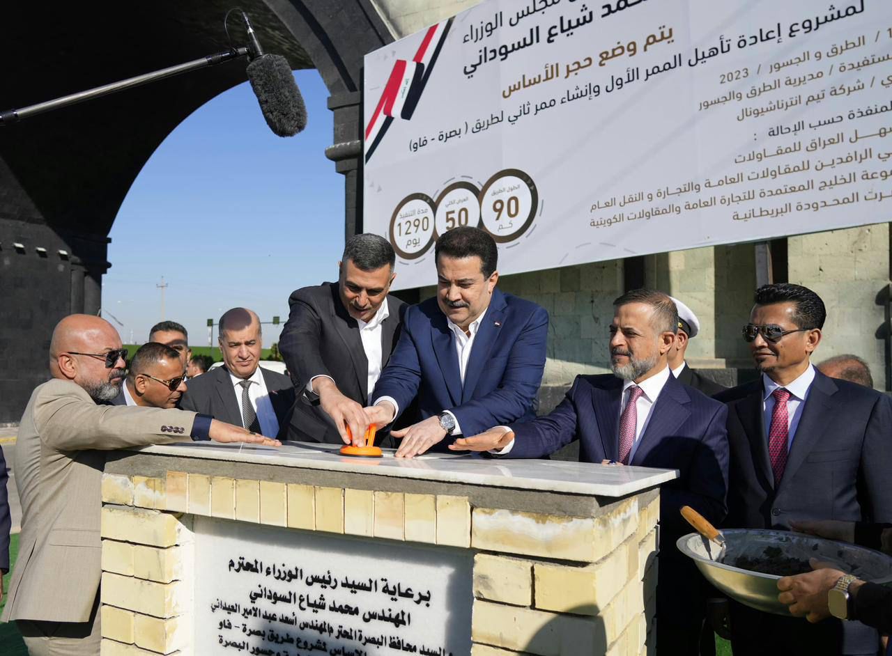 You are currently viewing برعاية السيد رئيس الوزراء وبمشاركة السيد وزير التخطيط تم وضع حجر الاساس لمشروع اعادة تأهيل الممر الاول وانشاء ممر ثاني لطريق (بصرة – فاو)