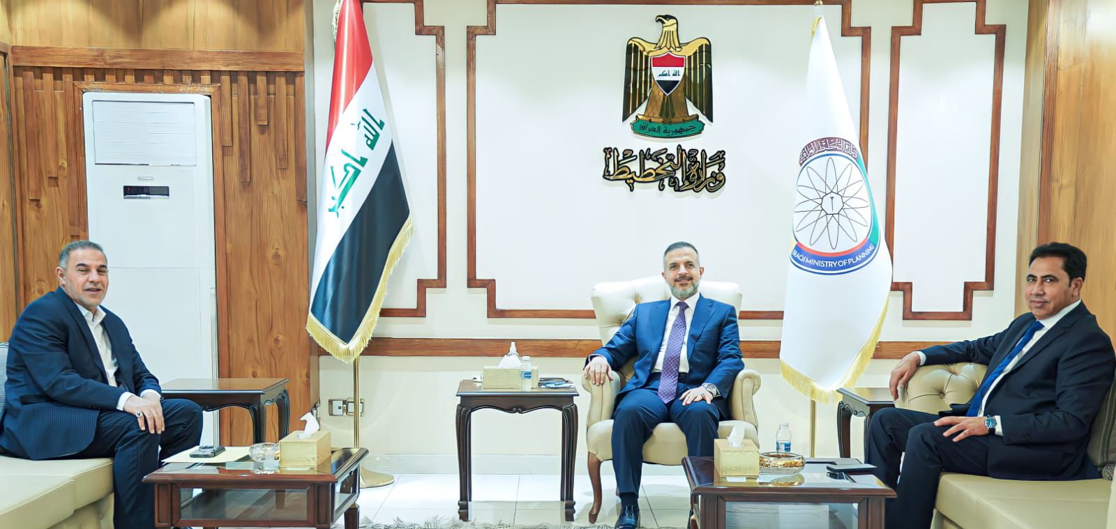You are currently viewing نائب رئيس مجلس الوزراء، وزير التخطيط يبحث مع محافظيْ نينوى والمثنى، واقع المشاريع المنفذة في المحافظتين