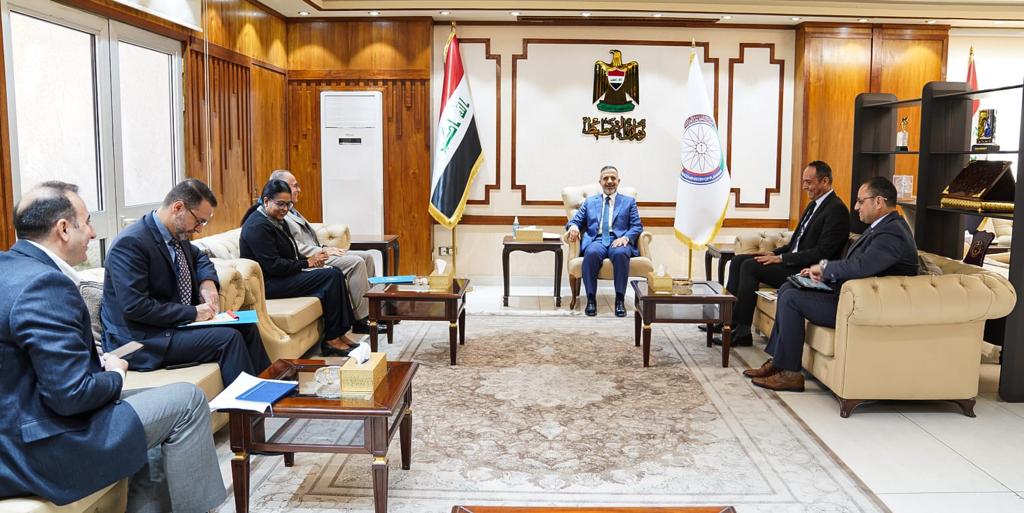 You are currently viewing نائب رئيس مجلس الوزراء، وزير التخطيط، يلتقي نائب الممثل الخاص ومنسق الشؤون الانسانية للامم المتحدة في العراق