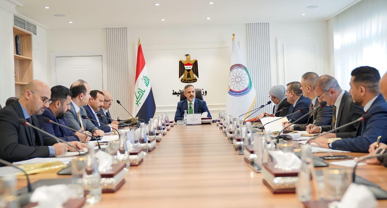 You are currently viewing نائب رئيس مجلس الوزراء، وزير التخطيط، يترأس اجتماعا مشتركا بين مع وزارة التجارة، حول اليات استيراد السلع والبضائع والسيارات والذهب