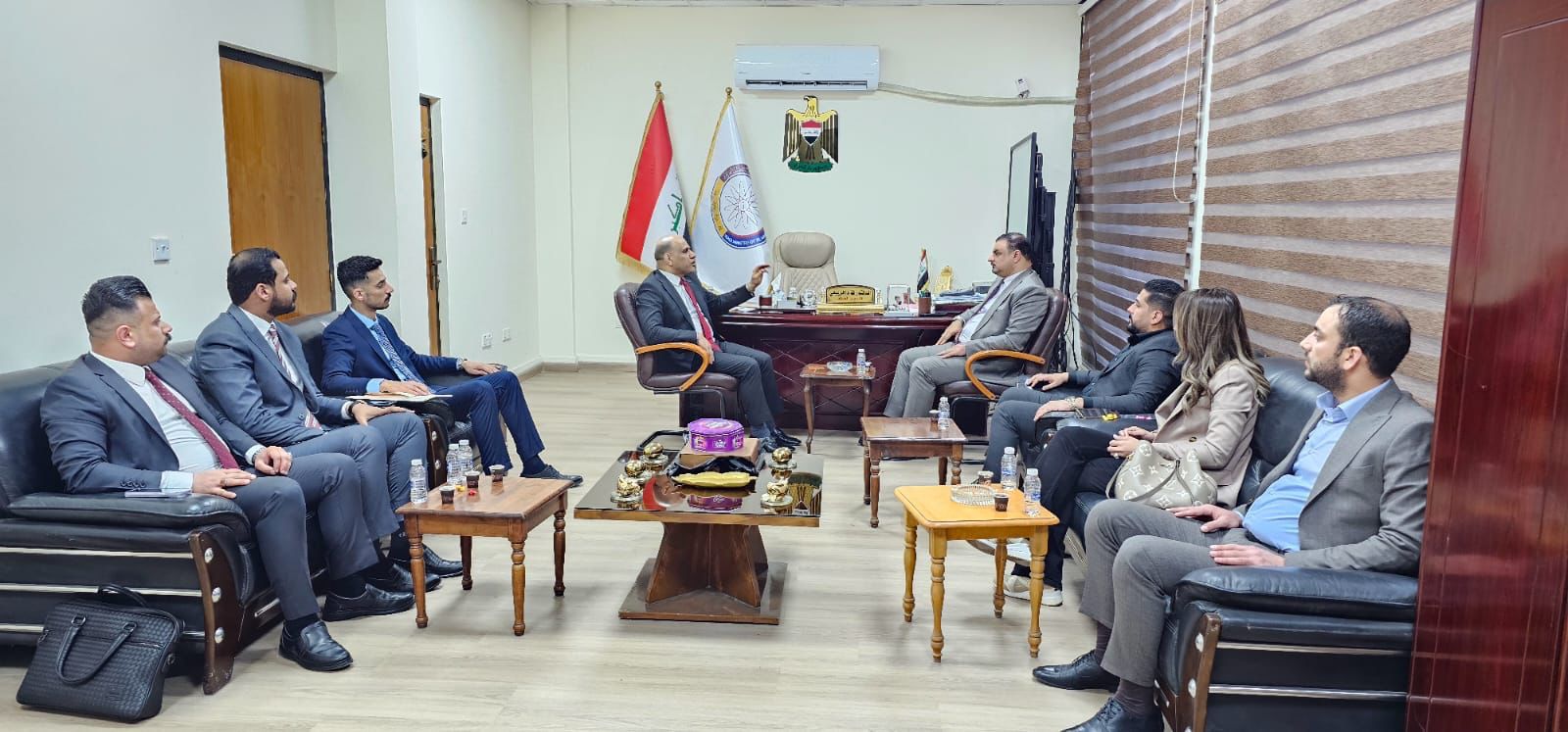 You are currently viewing مدير عام المركز الوطني للتطوير الاداري، يبحث مع مستشار رئيس مجلس الوزراء لشؤون الشباب، الخطة التدريبية لموظفي الدولة