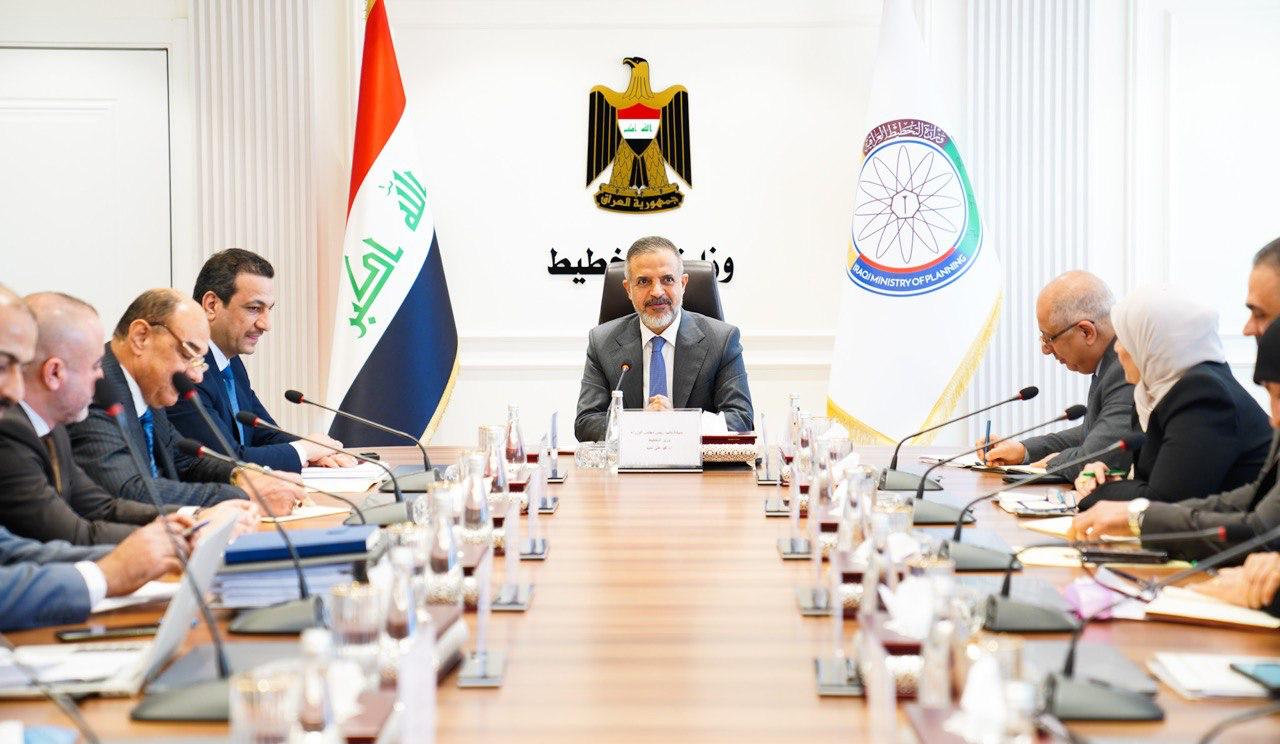 You are currently viewing نائب رئيس مجلس الوزراء، وزير التخطيط، يترأس اجتماعا مشتركا مع دبوان الرقابة المالية، حول تعويضات المقاولين