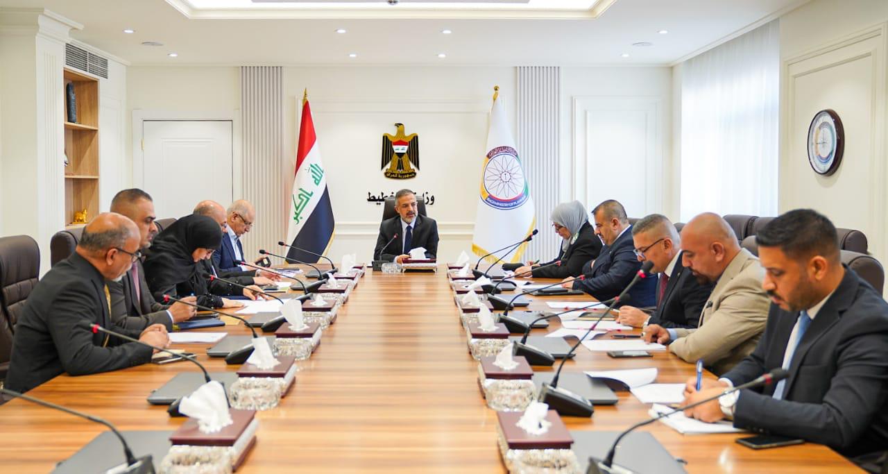 You are currently viewing نائب رئيس مجلس الوزراء- وزير التخطيط، يترأس اجتماعا لمتابعة سير العمل في خطة اجراء التعداد العام للسكان والمساكن