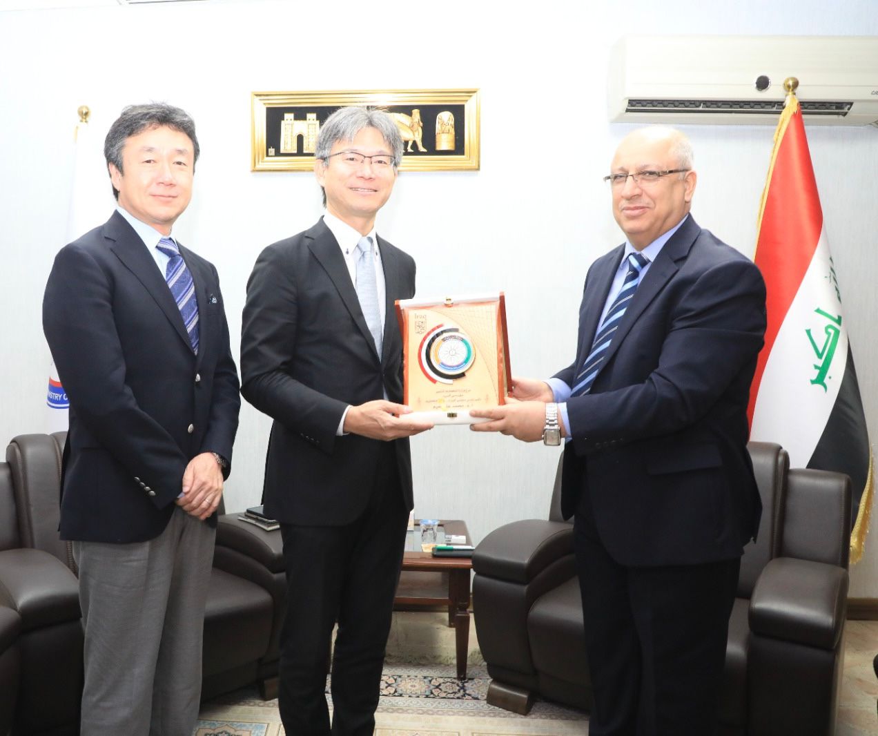 You are currently viewing وكيل وزير التخطيط يلتقي مدير وكالة التعاون الدولي اليابانية (جايكا) في العراق ويبحث معه تعزيز اواصر التعاون في مُختلف المجالات