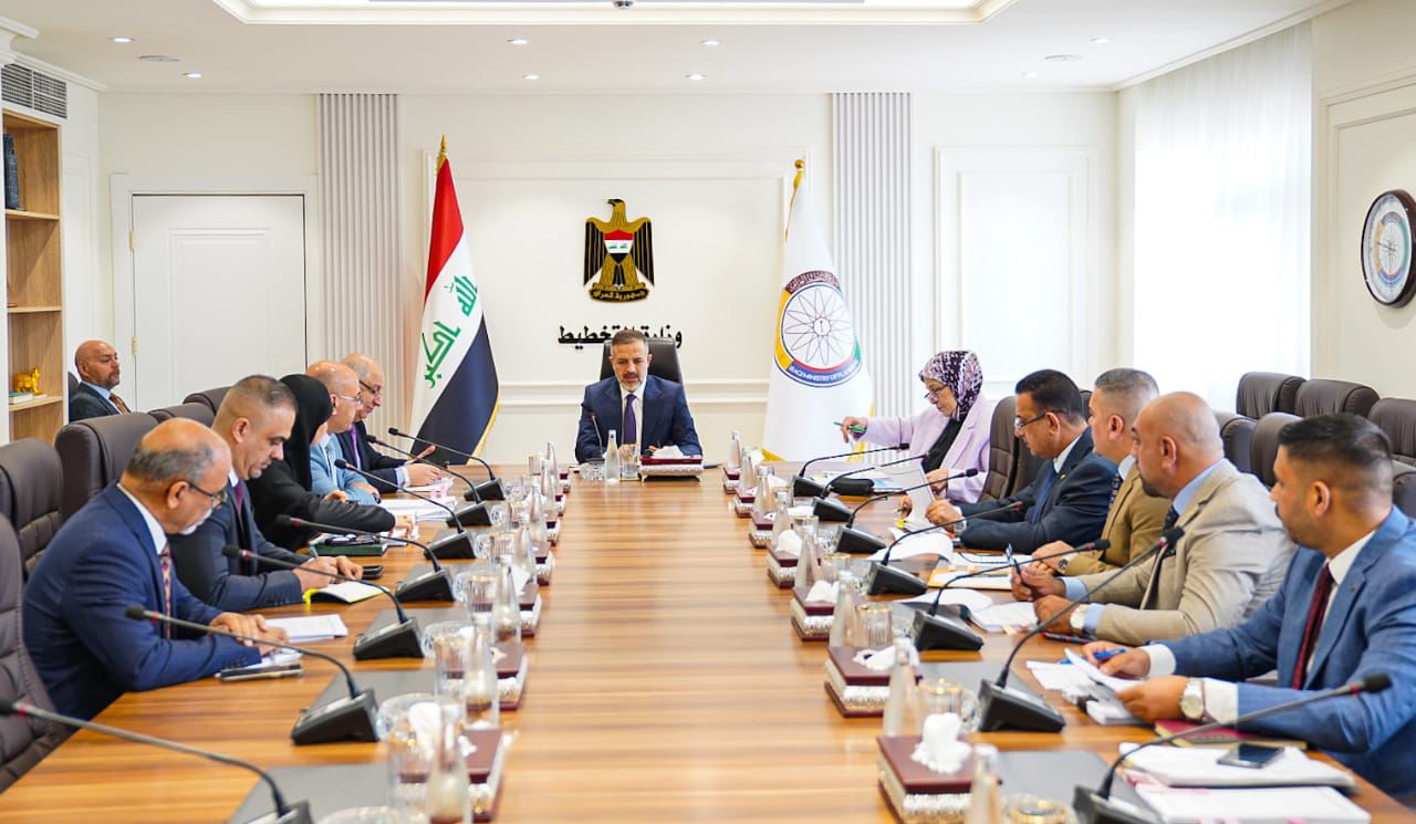 You are currently viewing نائب رئيس مجلس الوزراء- وزير التخطيط، يتابع الاستعدادات لاجراء التعداد التجريبي، ويوجه الاسراع بتشغيل وحدات فحص الذهب في المطارات العراقية