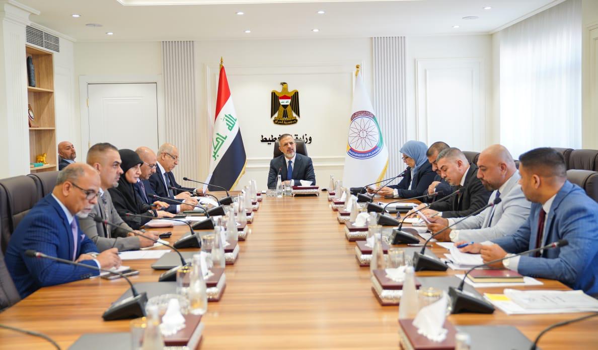 You are currently viewing نائب رئيس مجلس الوزراء- وزير التخطيط، يتابع سير العلميات الميدانية للتعداد التجريبي في عموم المحافظات