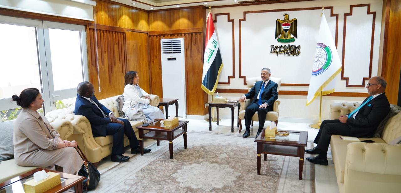 You are currently viewing نائب رئيس مجلس الوزراء- وزير التخطيط يستقبل المدير الاقليمي لصندوق الامم المتحدة للسكان، ويبحثان الاستعدادات الجارية لاجراء التعداد السكاني في شهر تشرين الثاني المقبل