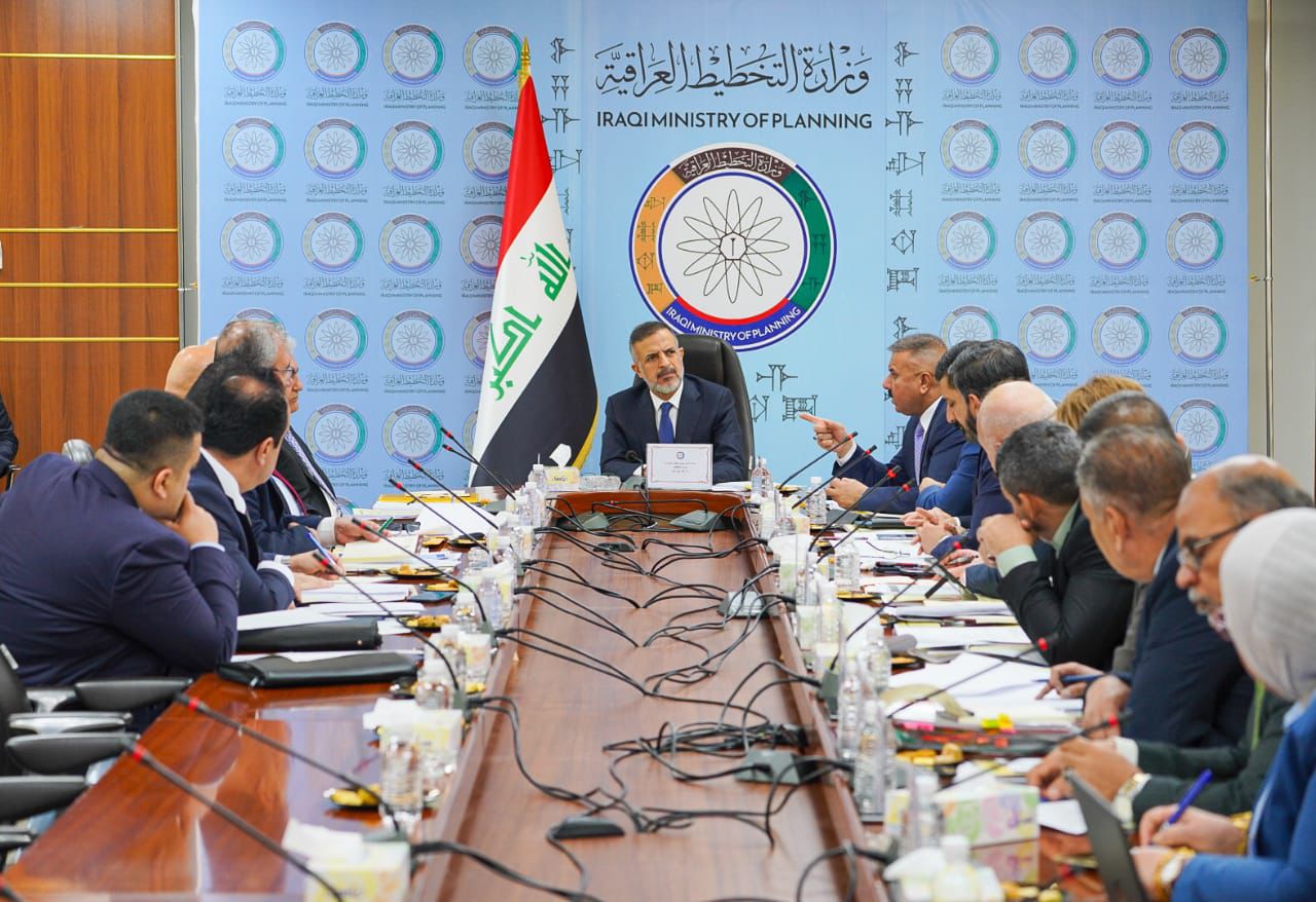 You are currently viewing نائب رئيس مجلس الوزراء- وزير التخطيط، يترأس اجتماعا وزاريا مشتركا، بين الحكومة الاتحادية وحكومة اقليم كردستان حول اليات توحيد الاجراءات في المنافذ الحدودية