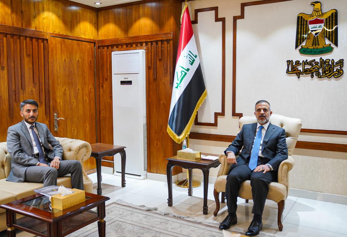 You are currently viewing نائب رئيس مجلس الوزراء- وزير التخطيط، يلتقي محافظ النجف الاشرف، ويبحثان واقع المشاريع الخدمية والتنموية في المحافظة
