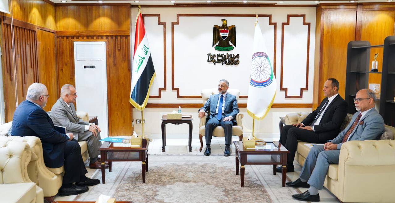 You are currently viewing نائب رئيس مجلس الوزراء- وزير التخطيط، يستقبل نائب الممثل الخاص للامين العام للامم المتحدة، ويبحثان استعدادات العراق للمشاركة قمة المستقبل