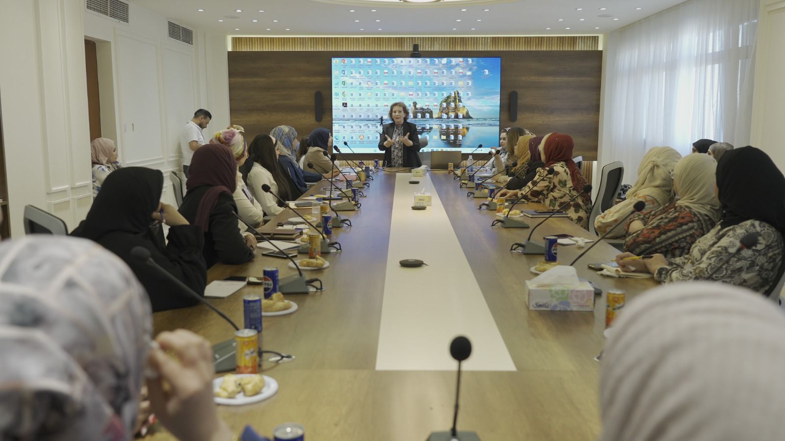 You are currently viewing وزارة التخطيط تناقشُ الآليات الخاصة بمهارات القيادة والتفاوض