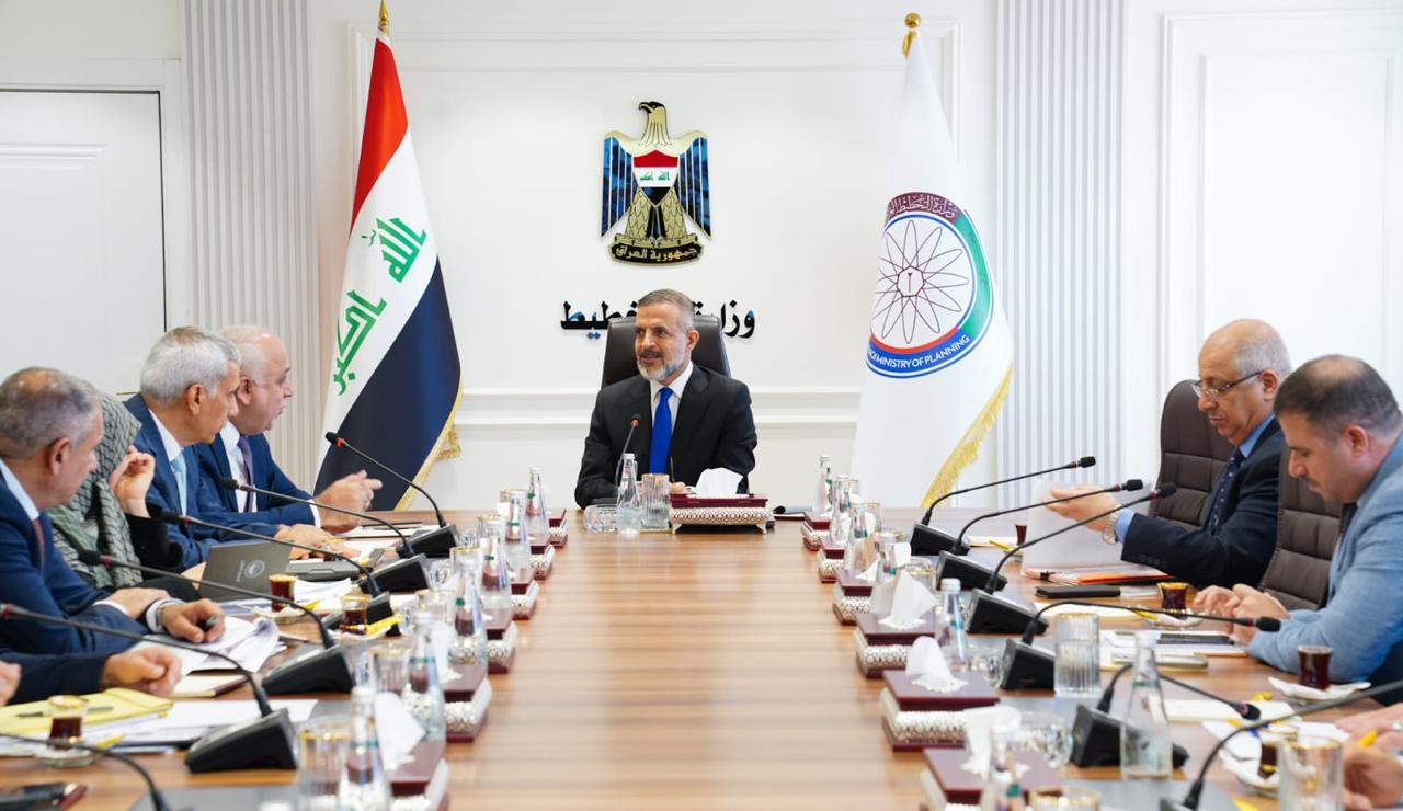 You are currently viewing نائب رئيس مجلس الوزراء- وزير التخطيط، يترأس اجتماعا لمناقشة خطة وزارة الكهرباء للسنوات الثلاث المقبلة