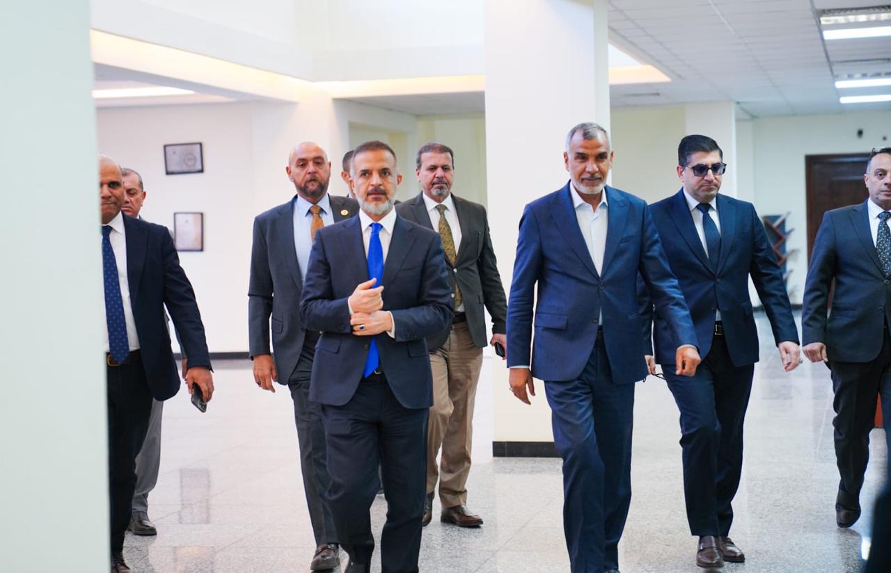 You are currently viewing نائب رئيس مجلس الوزراء- وزير التخطيط، يستقبل النائب فالح الساري ويصطحبه في زيارة لغرفة عمليات التعداد السكاني