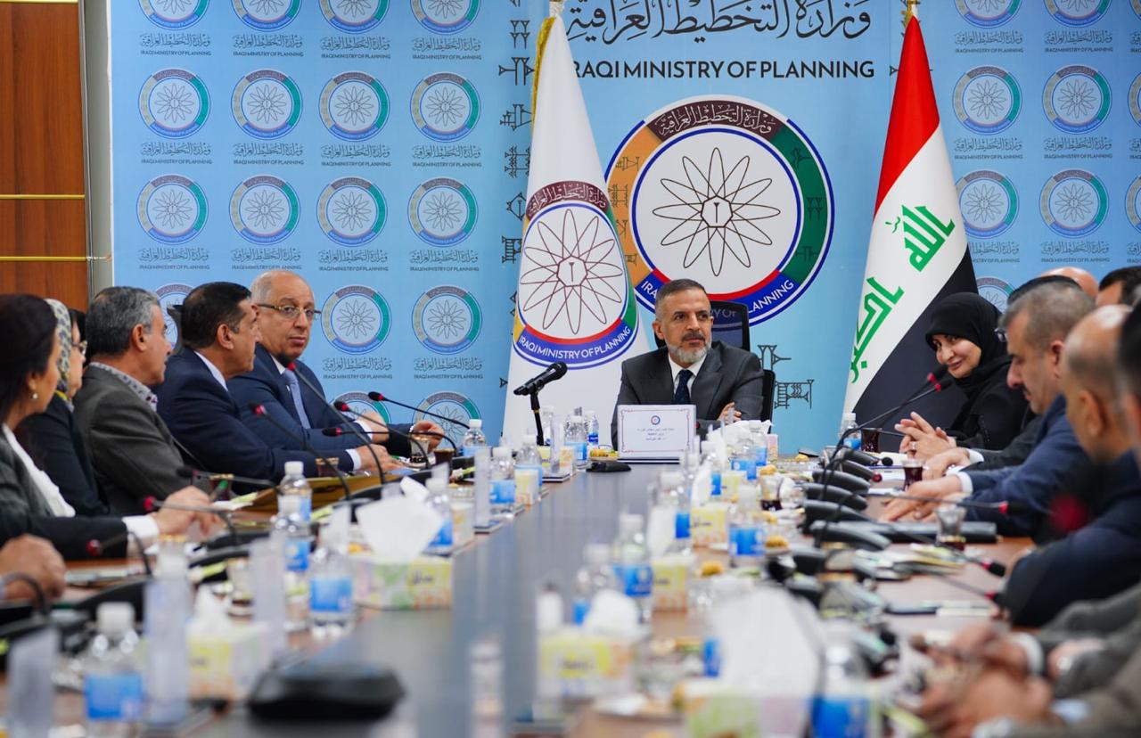 You are currently viewing نائب رئيس مجلس الوزراء- وزير التخطيط، يترأس اجتماعا لهيأة الرأي في الوزارة، ويبارك نجاح المرحلة الثانية للتعداد السكاني