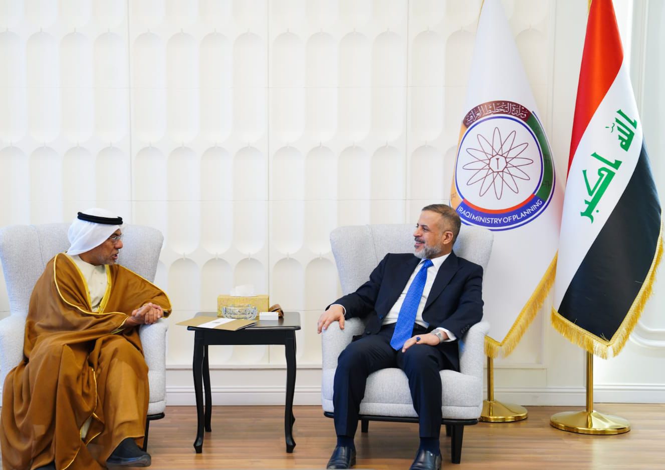 You are currently viewing نائب رئيس مجلس الوزراء- وزير التخطيط، يستقبل السفير الاماراتي، ويبحثان تطوير افاق التعاون المشترك بين البلدين