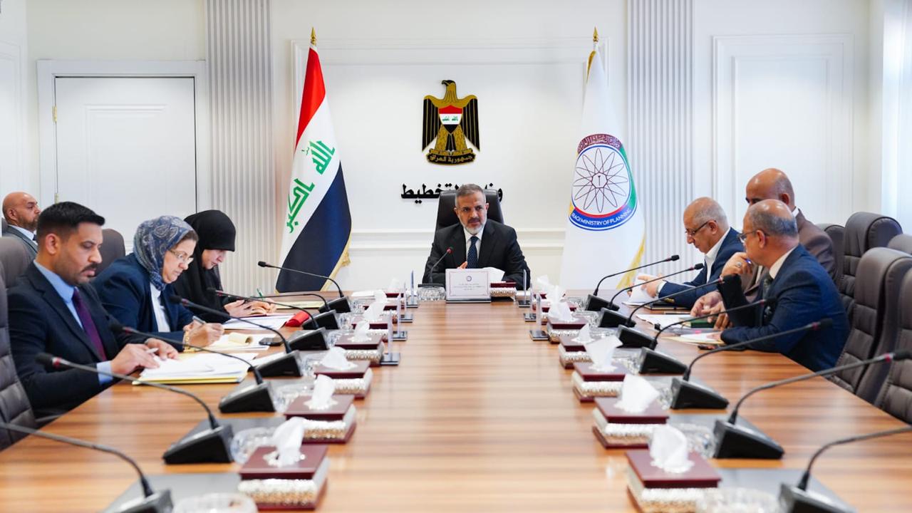 You are currently viewing نائب رئيس مجلس الوزراء، وزير التخطيط، يترأس اجتماعا حول اليات عمل المنصة الالكترونية الموحدة للاعلانات والمناقصات