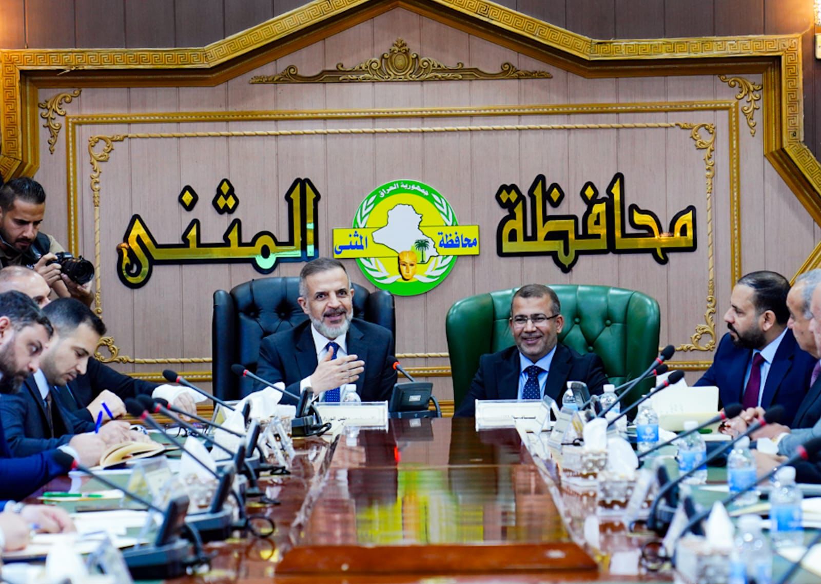 You are currently viewing نائب رئيس مجلس الوزراء- وزير التخطيط، الدكتور محمد علي تميم، يعقد اجتماعا موسعا مع الحكومة المحلية في محافظة المثنى