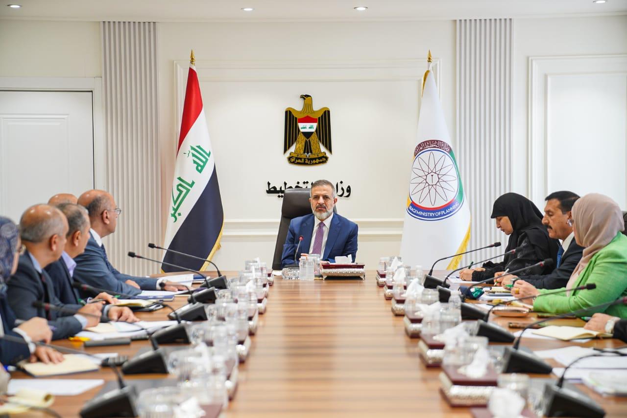 You are currently viewing نائب رئيس مجلس الوزراء- وزير التخطيط، يترأس اجتماعا للجنة المراجعة والمصادقة في الوزارة