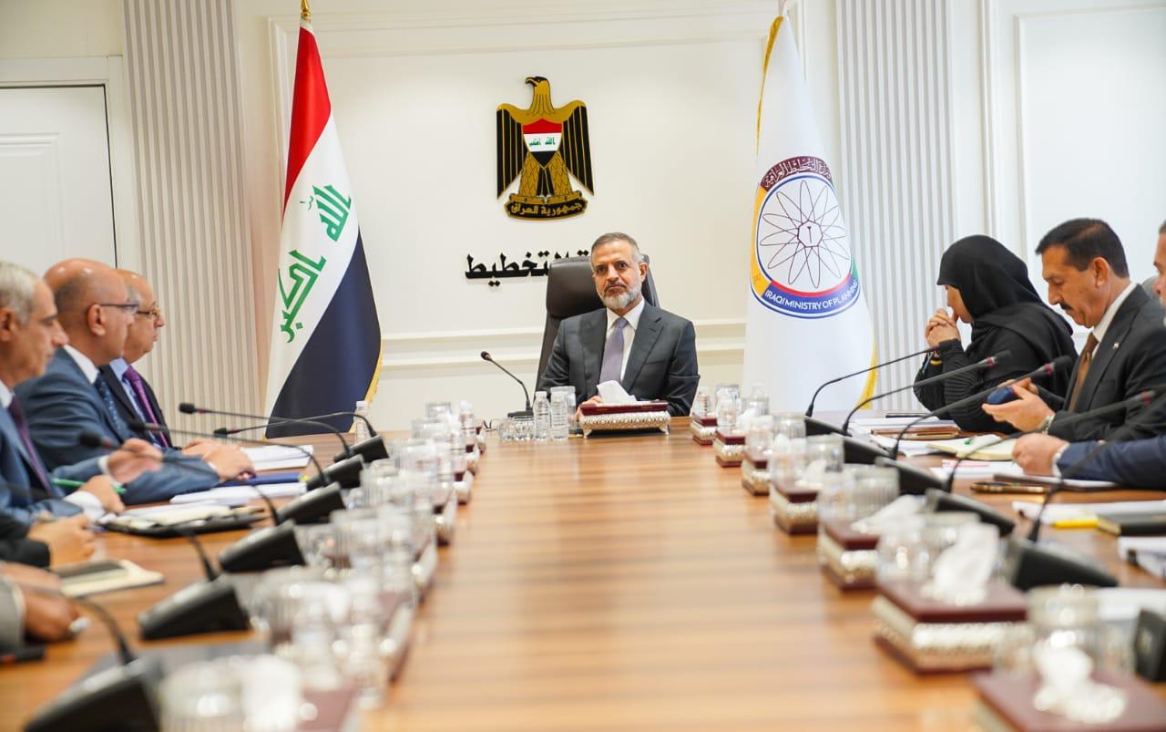 You are currently viewing نائب رئيس مجلس الوزراء- وزير التخطيط، يترأس اجتماعا للجنة المراجعة والمصادقة في الوزارة