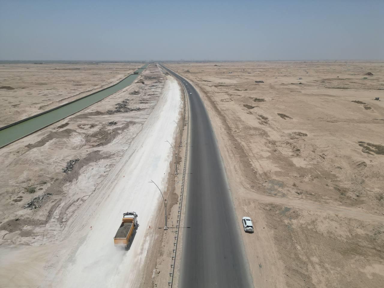 You are currently viewing وزارة التخطيط، تعلن عن انجاز 86% من مشروع تأهيل الطريق الدولي إلى منفذ الشلامچة الحدودي مع ايران