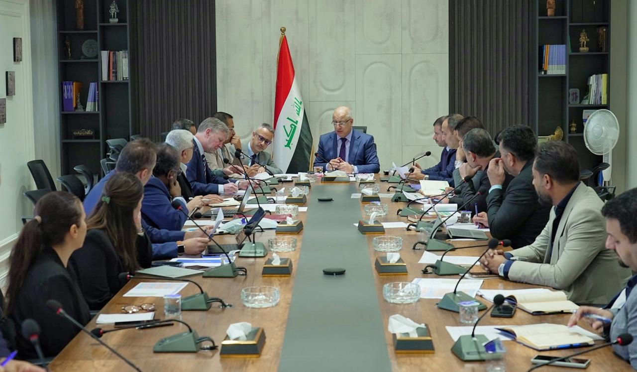 You are currently viewing وزارة التخطيط تبحث مع البنك الدولي تمويل مشاريع جديدة في العراق