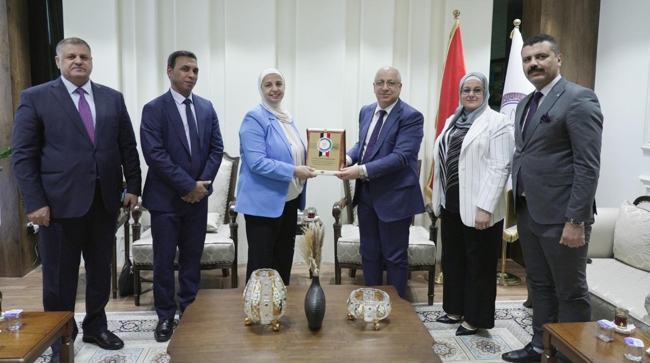 You are currently viewing وكيل وزارة التخطيط يُكرم المنسقة القطرية لمنظمة العمل الدولية لمناسبة انتهاء مهامها في العراق