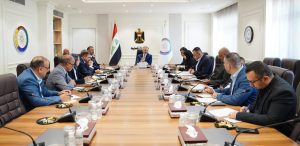 نائب رئيس مجلس الوزراء– وزير التخطيط يترأس اجتماعًا للجنة معالجة مشكلات المستشفيات المتلكئة
