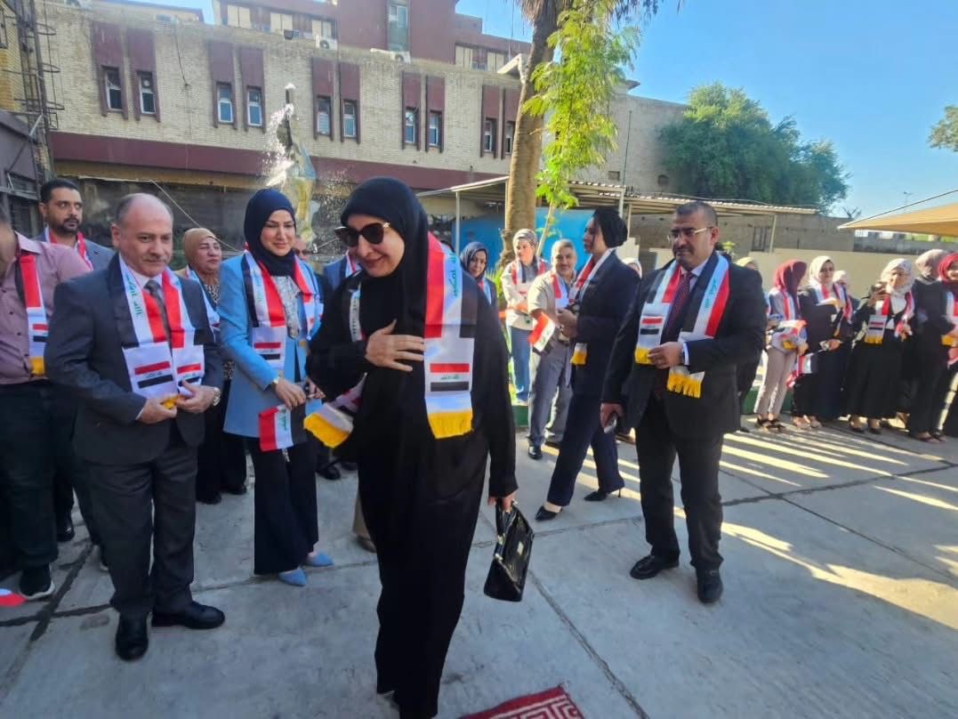 You are currently viewing وزارة التخطيط تنشر الإعلام العراقية ومباهج الزينة وتقيم الاحتفالات
