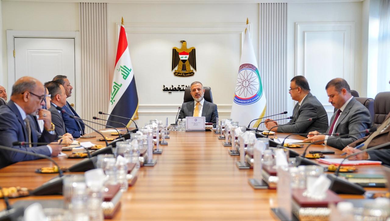 You are currently viewing نائب رئيس مجلس الوزراء– وزير التخطيط يترأس اجتماع لجنة معالجة مشكلات المستشفيات المتلكئة في العراق