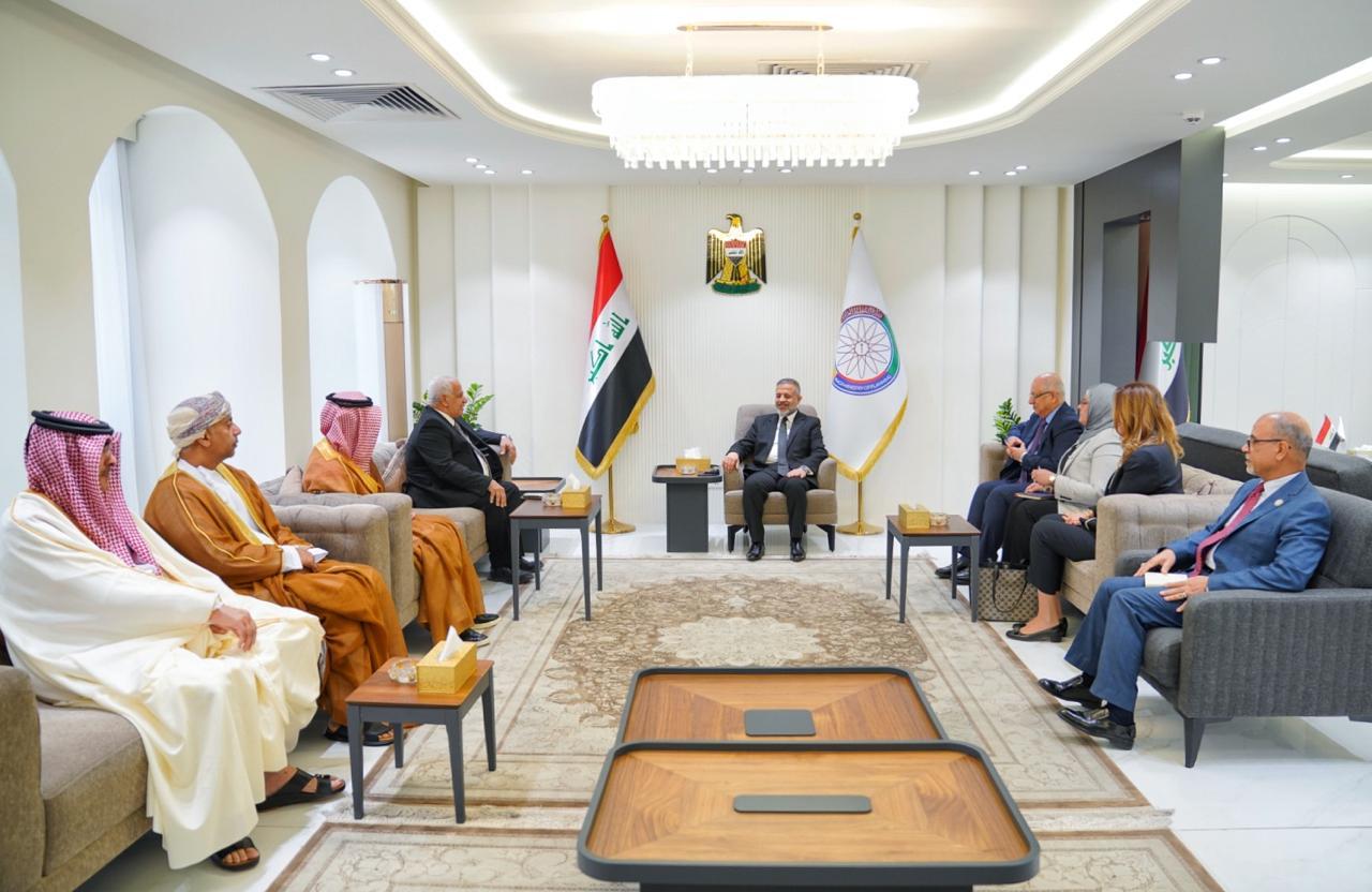 You are currently viewing نائب رئيس مجلس الوزراء– وزير التخطيط يستقبل الأمين العام المساعد لجامعة الدول العربية ورؤساء عدد من الوفود المشاركة في اجتماعات المجلس العربي للسكان والتنمية