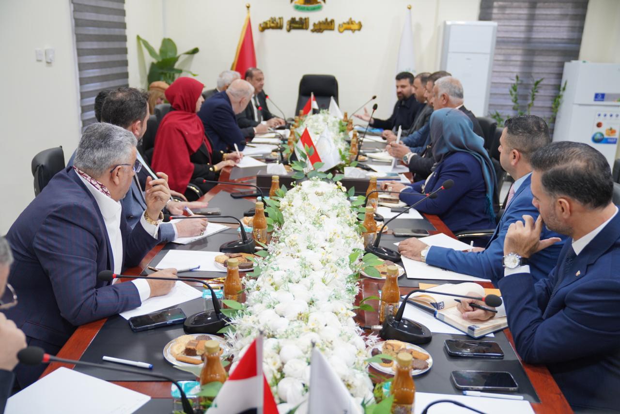 You are currently viewing مجلس تطوير القطاع الخاص يبحث مع مدير عام الهيئة العامة للجمارك اليات تطبيق الرسوم الجمركية بعدالة