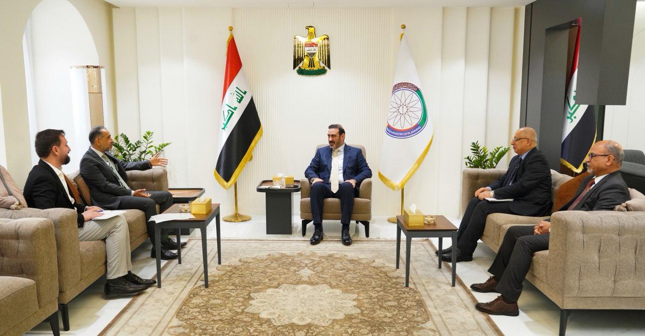 You are currently viewing وزير التخطيط وكالة الدكتور خالد بتال النجم، يستقبل السفير البريطاني لدى العراق ويبحثان تعزيز التعاون التنموي