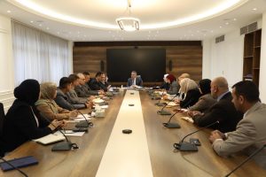 Read more about the article فريق تقييم الأداء المؤسسي في وزارة التخطيط يُباشر إعداد وثيقة الحالة لعام 2025