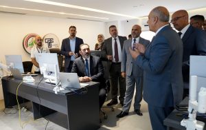 وزير التخطيط وكالة يطّلع على آليات حماية بيانات التعداد السكاني خلال زيارته لهيأة الإحصاء