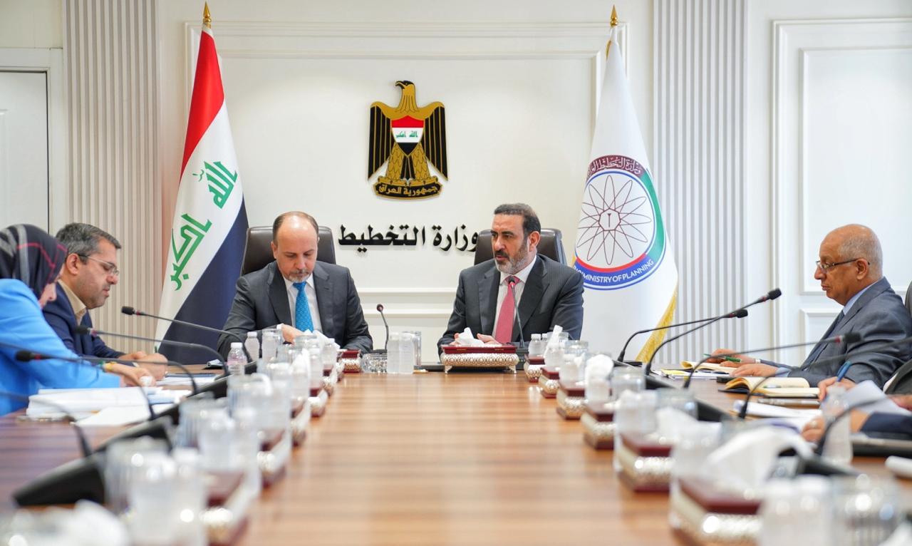 Read more about the article وزير التخطيط وكالة يلتقي أمين بغداد لبحث تسريع إنجاز المشاريع الخدمية في العاصمة