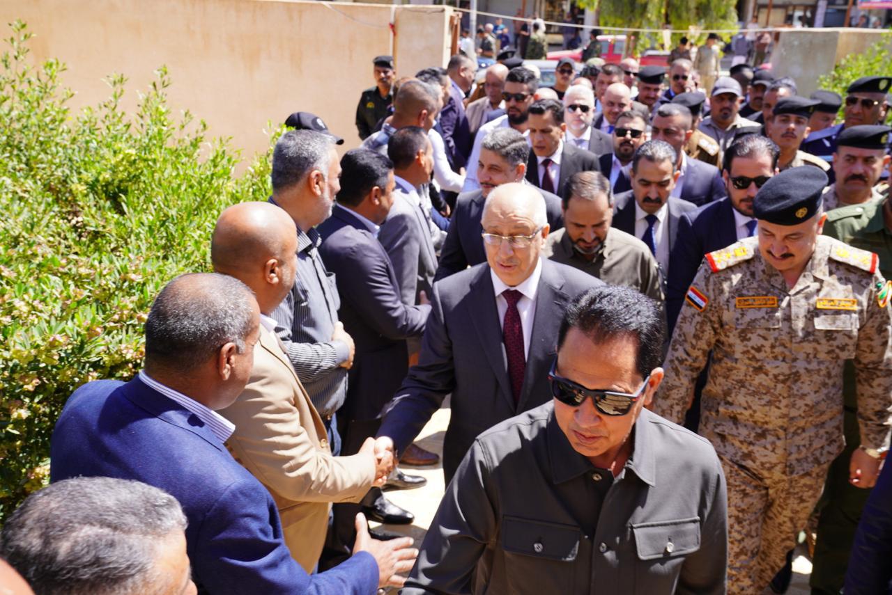 You are currently viewing وكيل وزارة التخطيط برفقة محافظ نينوى يجري زيارة ميدانية إلى قضاء البعاج ويبحث الواقع الخدمي واحتياجات الأهالي