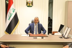 وزير المالية يباشر مهام عمله وزيرا للتخطيط وكالة ويلتقي الملاك المتقدم في الوزارة